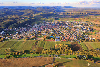 Vue aérienne de Vue d'ensemble de la ville depuis le sud à Bad Bergzabern dans le département Rhénanie-Palatinat, Allemagne