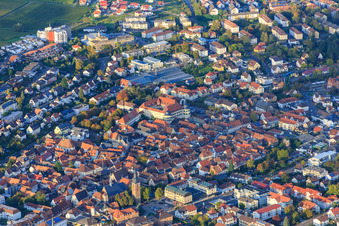 Vue aérienne de Château avec King's Street à Bad Bergzabern dans le département Rhénanie-Palatinat, Allemagne