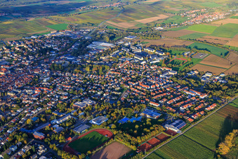 Vue aérienne de À Kappenacker à Bad Bergzabern dans le département Rhénanie-Palatinat, Allemagne