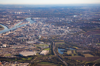 Vue aérienne de Du nord à le quartier BASF in Ludwigshafen am Rhein dans le département Rhénanie-Palatinat, Allemagne