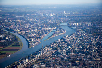 Vue aérienne de Mühlauhafen et estuaire du Neckar à le quartier Innenstadt in Mannheim dans le département Bade-Wurtemberg, Allemagne