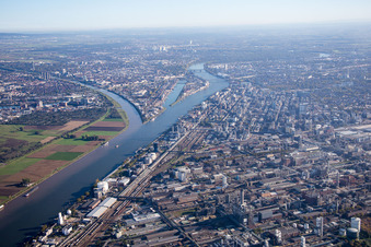 Enregistrement par drone de Du nord à le quartier BASF in Ludwigshafen am Rhein dans le département Rhénanie-Palatinat, Allemagne