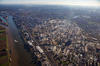 Photographie aérienne de Quartier BASF in Ludwigshafen am Rhein dans le département Rhénanie-Palatinat, Allemagne