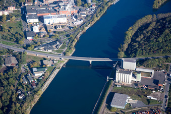 Vue aérienne de Usines d'aliments composés à le quartier Neckarstadt-West in Mannheim dans le département Bade-Wurtemberg, Allemagne