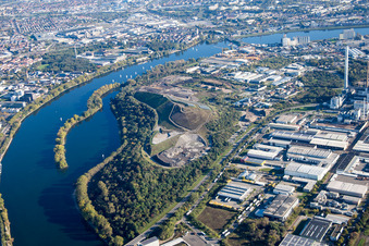 Vue aérienne de Décharge de Friesenheimer Insel (Monte Scherbolino) à le quartier Neckarstadt-West in Mannheim dans le département Bade-Wurtemberg, Allemagne