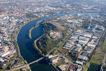 Vue aérienne de Décharge de Friesenheimer Insel (Monte Scherbolino), Carl Stahl Süd GmbH à le quartier Neckarstadt-West in Mannheim dans le département Bade-Wurtemberg, Allemagne