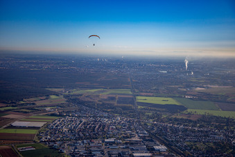 Vue aérienne de Approche rapide de Bürstadt à Lampertheim dans le département Hesse, Allemagne