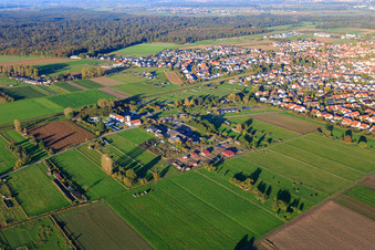 Vue aérienne de Chantier de construction et station d'épuration à le quartier Kleinhausen in Einhausen dans le département Hesse, Allemagne