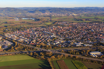 Vue aérienne de Vue de la ville depuis le nord-ouest à Lorsch dans le département Hesse, Allemagne