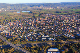 Vue aérienne de Vue de la ville depuis le nord-ouest à Lorsch dans le département Hesse, Allemagne
