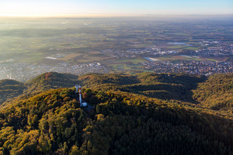 Vue aérienne de Tour radio à le quartier Hochstädten in Bensheim dans le département Hesse, Allemagne