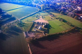 Vue aérienne de Laboratoire en plein air Lauresham Village d'aventure celtique au monastère à Lorsch dans le département Hesse, Allemagne