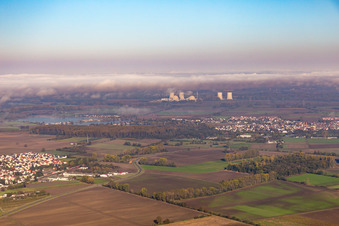Vue aérienne de Du sud-est à Biblis dans le département Hesse, Allemagne