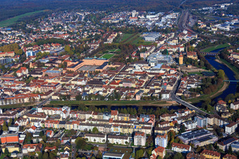 Vue aérienne de Pont de Baden de la B36 sur la Murg à Rastatt dans le département Bade-Wurtemberg, Allemagne