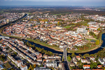 Vue aérienne de Pont de la B36 sur la Murg Ost à Rastatt dans le département Bade-Wurtemberg, Allemagne