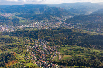 Vue aérienne de Du nord-est à le quartier Selbach in Gaggenau dans le département Bade-Wurtemberg, Allemagne