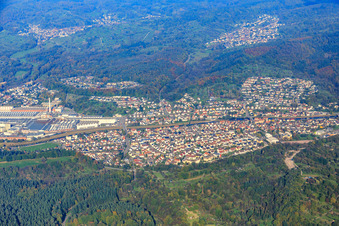 Vue aérienne de Vue de la vallée de la Murg depuis l'ouest à le quartier Ottenau in Gaggenau dans le département Bade-Wurtemberg, Allemagne