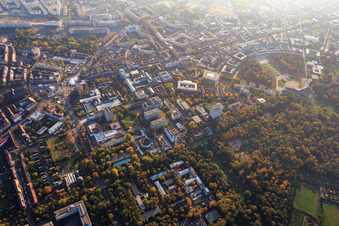 Vue aérienne de Campus sud de l'Institut de technologie de Karlsruhe (KIT) depuis le nord-est à le quartier Innenstadt-Ost in Karlsruhe dans le département Bade-Wurtemberg, Allemagne