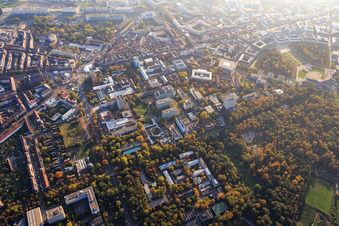 Vue aérienne de Campus sud de l'Institut de technologie de Karlsruhe (KIT) vu du nord à le quartier Innenstadt-Ost in Karlsruhe dans le département Bade-Wurtemberg, Allemagne