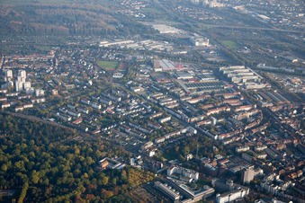 Vue aérienne de Quartier Oststadt in Karlsruhe dans le département Bade-Wurtemberg, Allemagne