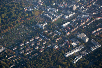 Vue aérienne de Quartier Oststadt in Karlsruhe dans le département Bade-Wurtemberg, Allemagne