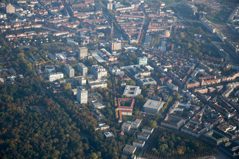 Vue aérienne de KIT Engesserstr à le quartier Innenstadt-Ost in Karlsruhe dans le département Bade-Wurtemberg, Allemagne