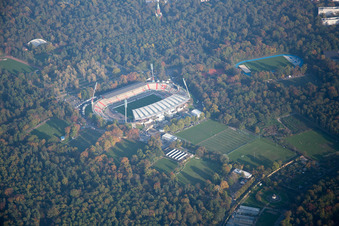 Vue aérienne de Stade à le quartier Innenstadt-Ost in Karlsruhe dans le département Bade-Wurtemberg, Allemagne