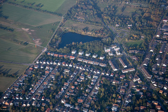 Vue aérienne de À Heidesee à le quartier Neureut in Karlsruhe dans le département Bade-Wurtemberg, Allemagne