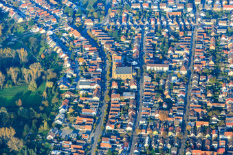 Vue aérienne de Église évangélique Neureut Nord à le quartier Neureut in Karlsruhe dans le département Bade-Wurtemberg, Allemagne