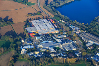 Vue aérienne de Usine d'embouteillage de Coca-Cola Europacific Partners Deutschland GmbH, site Karlsruhe à le quartier Neureut in Karlsruhe dans le département Bade-Wurtemberg, Allemagne