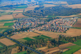 Vue aérienne de Vue d'ensemble du village depuis le sud-ouest à Kuhardt dans le département Rhénanie-Palatinat, Allemagne