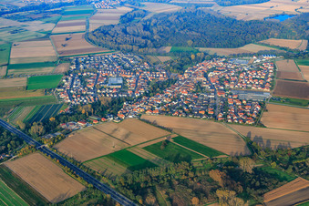 Vue aérienne de Vue d'ensemble du village depuis le sud-ouest à Kuhardt dans le département Rhénanie-Palatinat, Allemagne