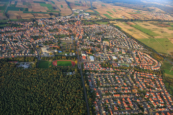 Vue aérienne de Kuhhardter Straße depuis le sud à Rülzheim dans le département Rhénanie-Palatinat, Allemagne