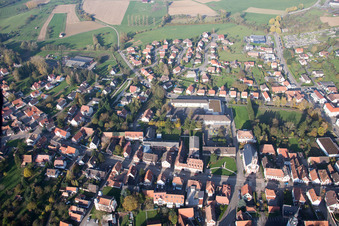 Vue d'oiseau de Soultz-sous-Forêts dans le département Bas Rhin, France