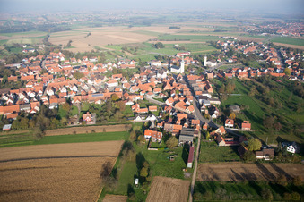Vue aérienne de Rittershoffen dans le département Bas Rhin, France