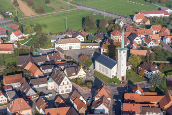 Vue aérienne de Église protestante de Rittershoffen à Rittershoffen dans le département Bas Rhin, France