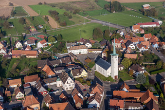 Vue aérienne de Église protestante de Rittershoffen à Rittershoffen dans le département Bas Rhin, France