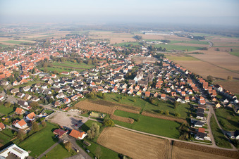Vue aérienne de Hatten dans le département Bas Rhin, France
