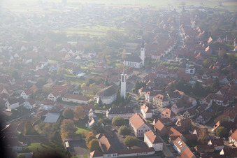 Vue d'oiseau de Hatten dans le département Bas Rhin, France