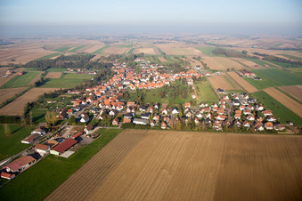 Vue aérienne de Buhl dans le département Bas Rhin, France