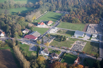 Niederrœdern dans le département Bas Rhin, France du point de vue du drone
