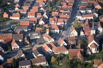 Vue aérienne de Niederrœdern dans le département Bas Rhin, France