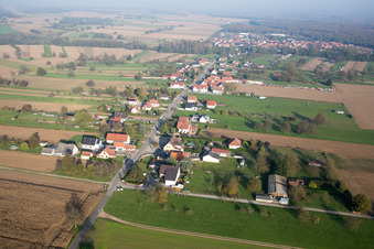 Vue aérienne de Schaffhouse-près-Seltz dans le département Bas Rhin, France