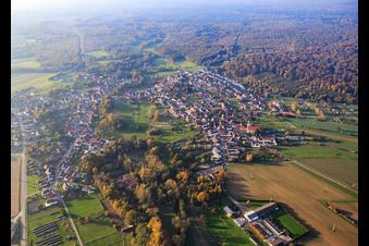 Vue aérienne de Cours de la rivière frontalière Lauter le long de la frontière franco-allemande à Scheibenhardt dans le département Rhénanie-Palatinat, Allemagne