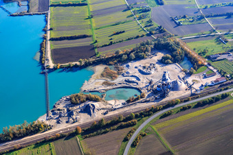 Vue aérienne de Bagersee Willersinn avec HBM Hagenbacher Bau Mineralstoffe GmbH&Co.KG à Hagenbach dans le département Rhénanie-Palatinat, Allemagne