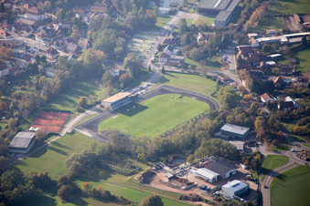 Vue aérienne de Terrain de football à Lauterbourg dans le département Bas Rhin, France