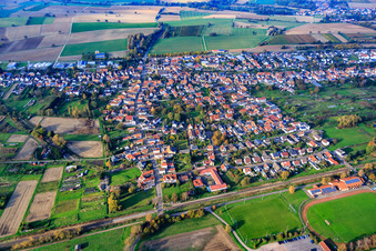 Vue aérienne de Vue du village depuis le sud à Steinfeld dans le département Rhénanie-Palatinat, Allemagne