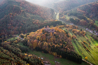 Vue oblique de Erlenbach, château de Berwartstein à Erlenbach bei Dahn dans le département Rhénanie-Palatinat, Allemagne