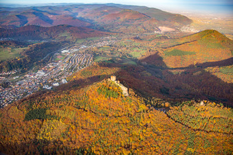 Photographie aérienne de Château de Trifels à le quartier Bindersbach in Annweiler am Trifels dans le département Rhénanie-Palatinat, Allemagne