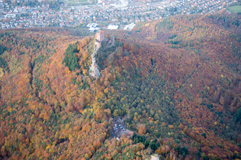 Vue aérienne de Parking de Trifels à le quartier Bindersbach in Annweiler am Trifels dans le département Rhénanie-Palatinat, Allemagne